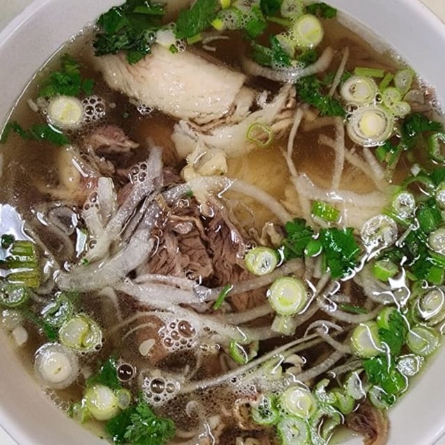 P1**.  Eye round steak, well-done flank,  fat brisket, soft tendon, bible tripe, meatball (Tai,nam,gau,gan Sach,bo Vien).