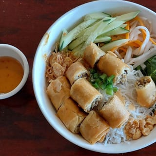 V1. Crispy Spring Rolls Vermicelli (Bun Cha gio)