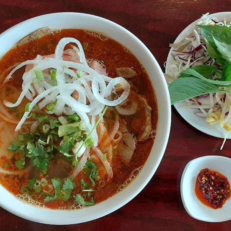 Delicious Asian Eats: Vietnamese, Pho, Noodles, Boba