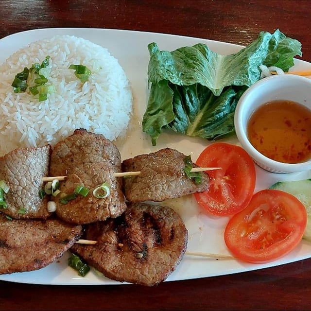 R2. Rice with Grill Beef (Com Bo Nuong).