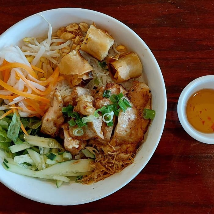 V5. Grilled Chicken Vermicelli and Spring Roll (Bun ga, cha gio).