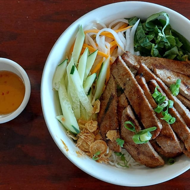 V4. Grilled Beef Vermicelli (Bun Bo Nuong).