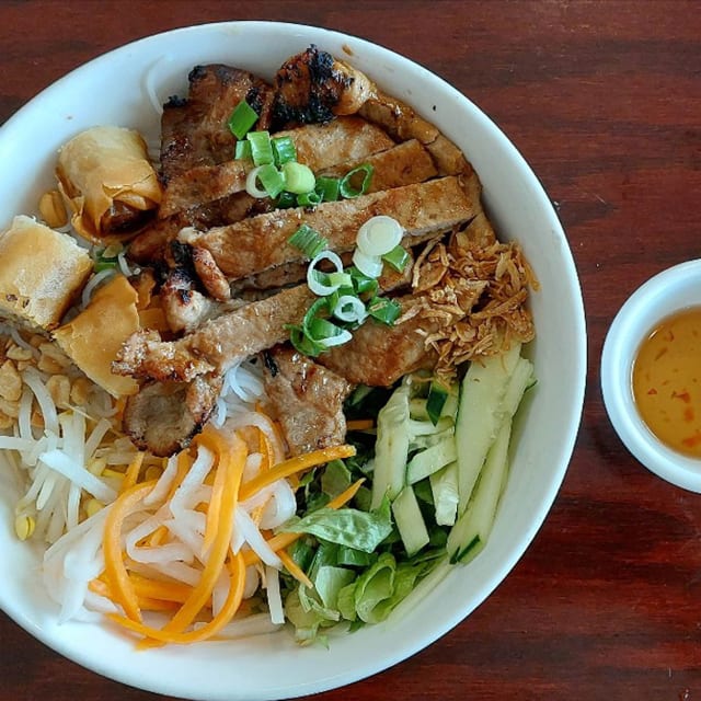 V7. Grilled Beef Vermicelli and Spring Roll  (Bun bo cha gio).