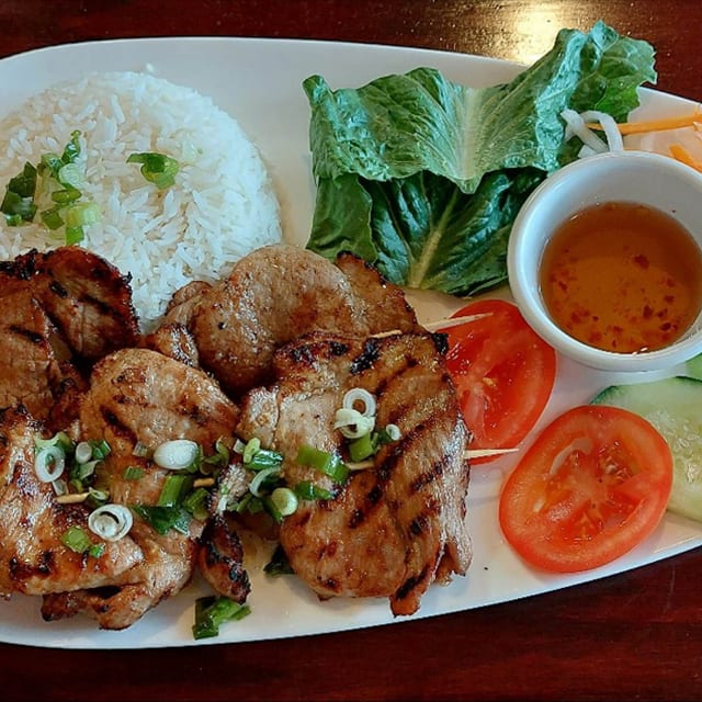 R3. Rice With Grilled Pork (Com Heo Nuong).